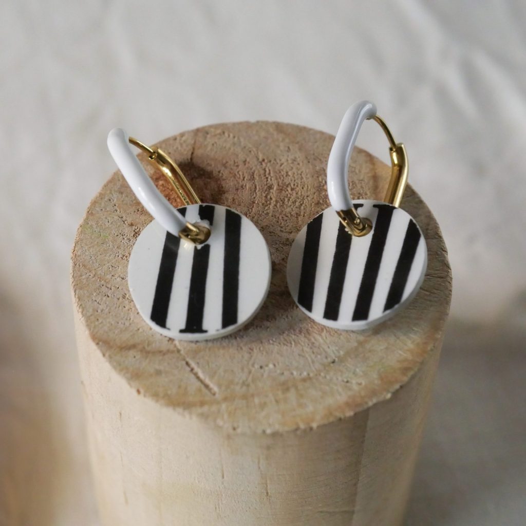 Boucles d'oreilles forme ovale graphique noire et blanche acier inoxydable