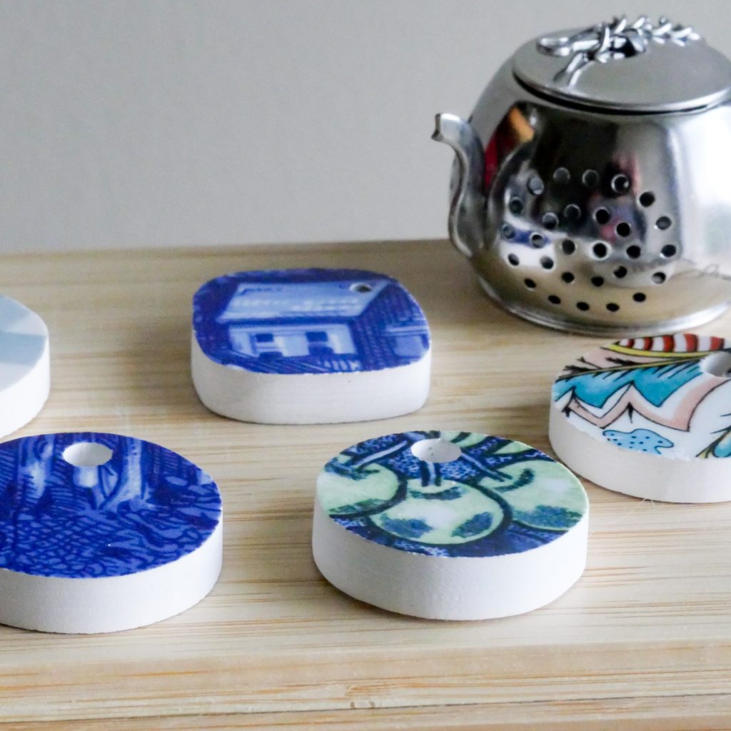 Infuseurs à thé/tisane médaillon de formes différents en faïences recyclées