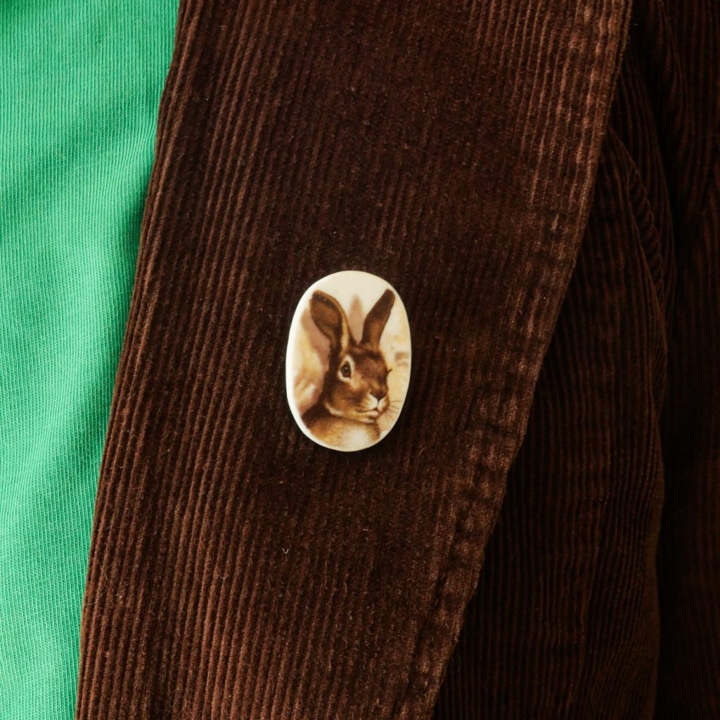 Broche lapin en porcelaine ancienne
